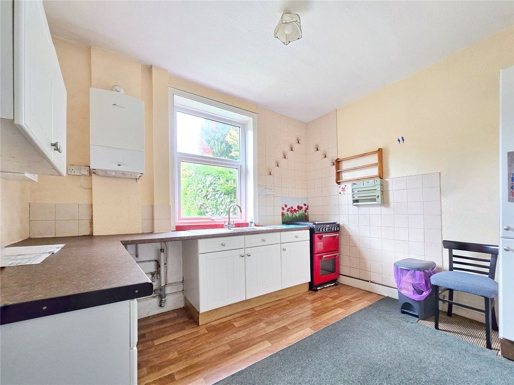 Property photo 3 of 17 Kitchen