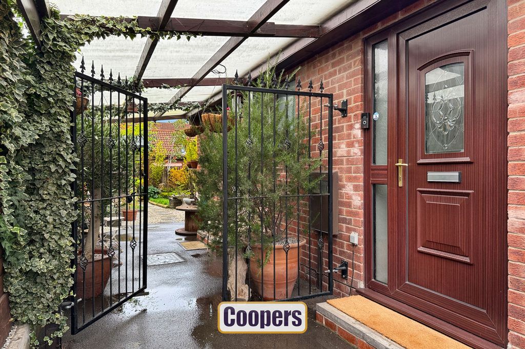 Property photo 2 of 17 Side Verandah Area