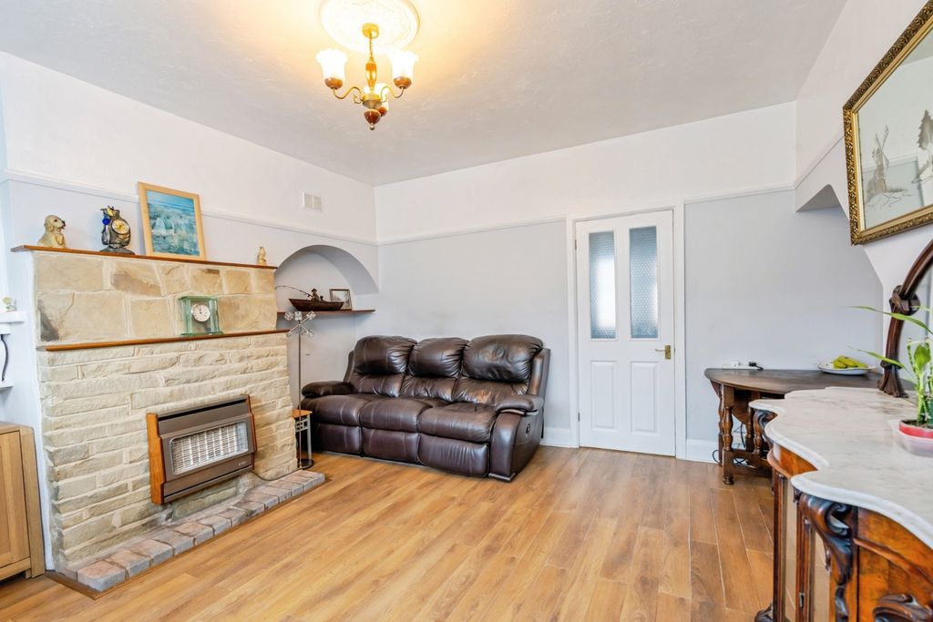 Property photo 3 of 15 Photo