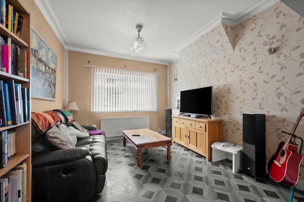 Property photo 3 of 19