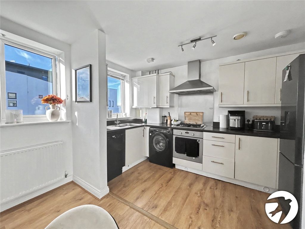 Property photo 3 of 28 Picture No. 24