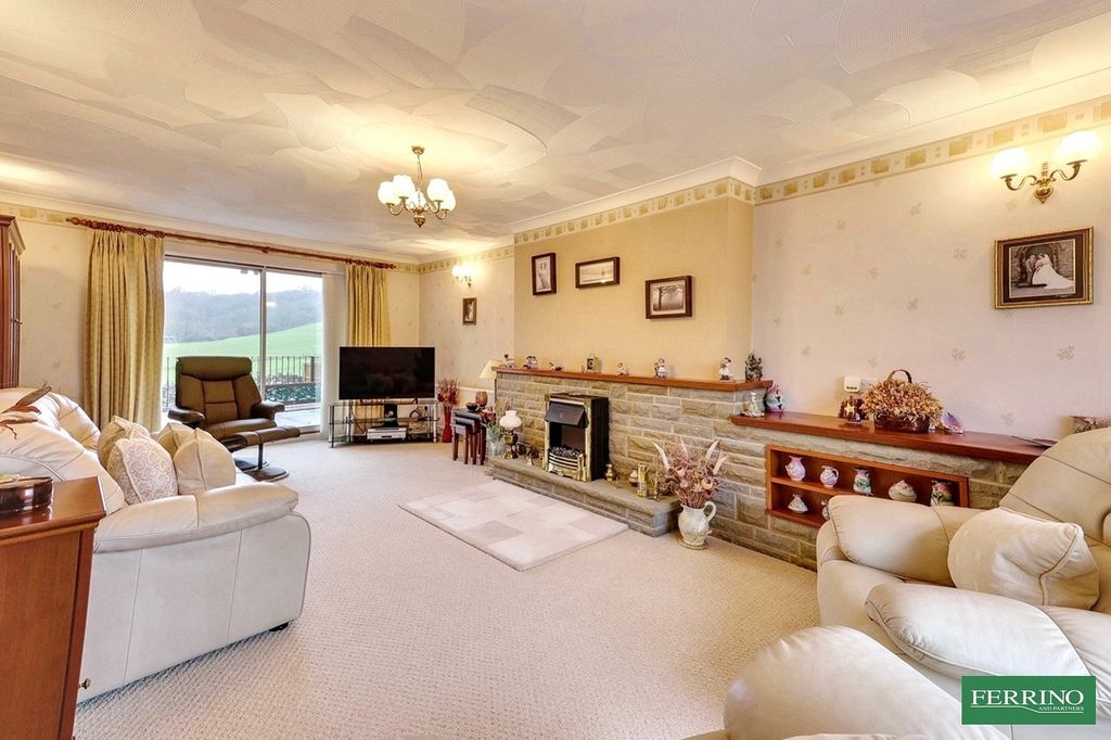 Property photo 3 of 30 Sitting Room