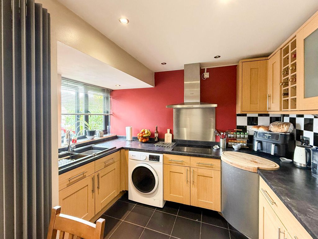 Property photo 2 of 15 Kitchen