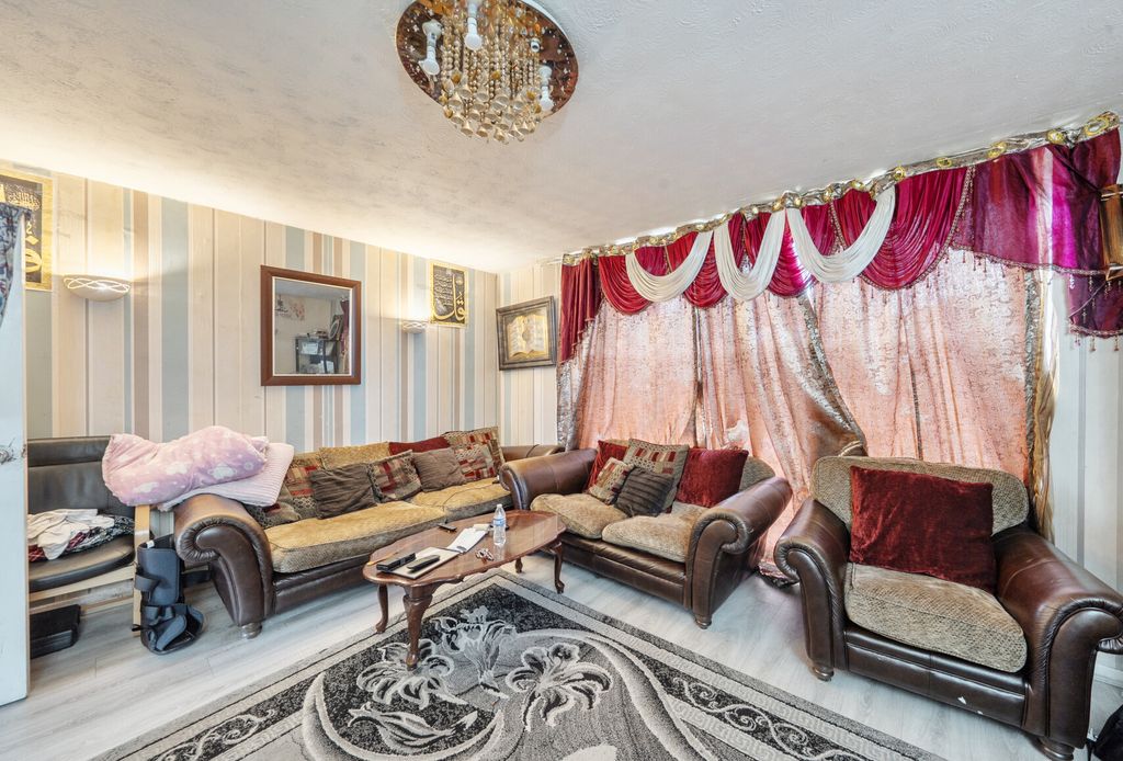 Property photo 2 of 9 1429846-8-69B2Cb7...