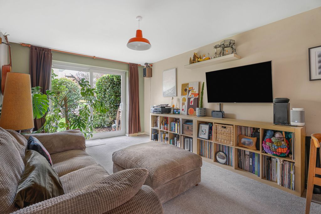 Property photo 2 of 10 Sitting/Dining Room