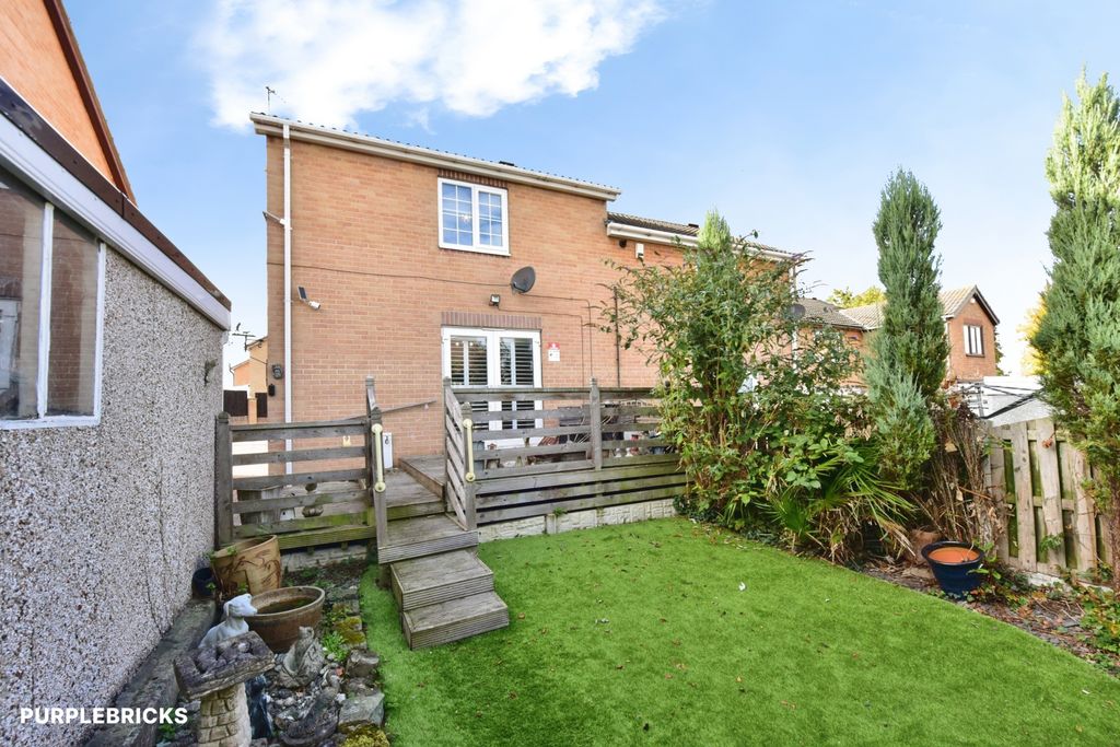 Property photo 2 of 27
