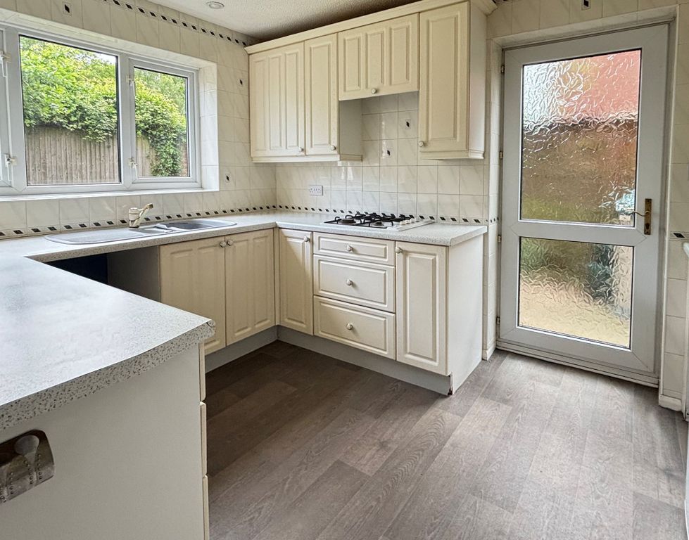 Property photo 3 of 13 Kitchen