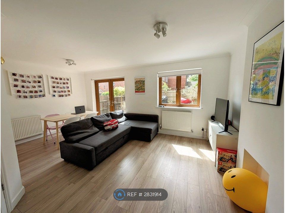 Property photo 2 of 11