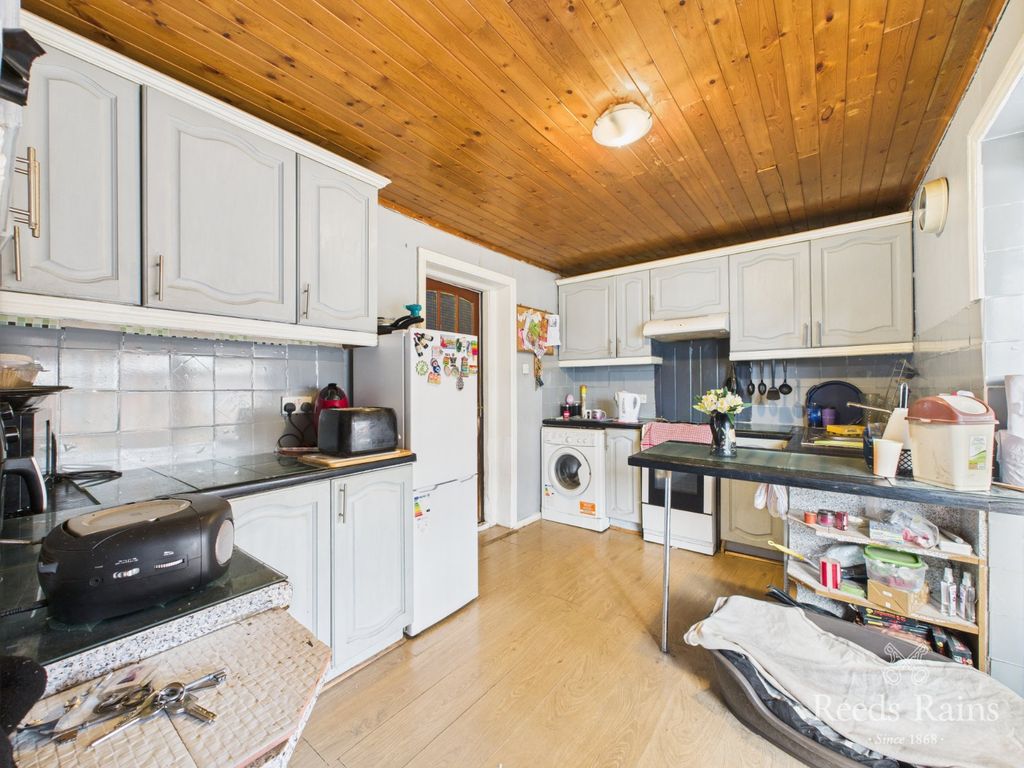Property photo 3 of 16 Kitchen