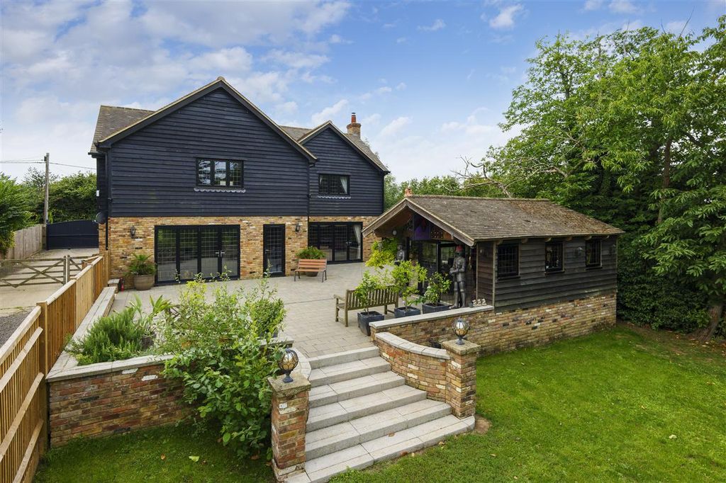 Property photo 3 of 32