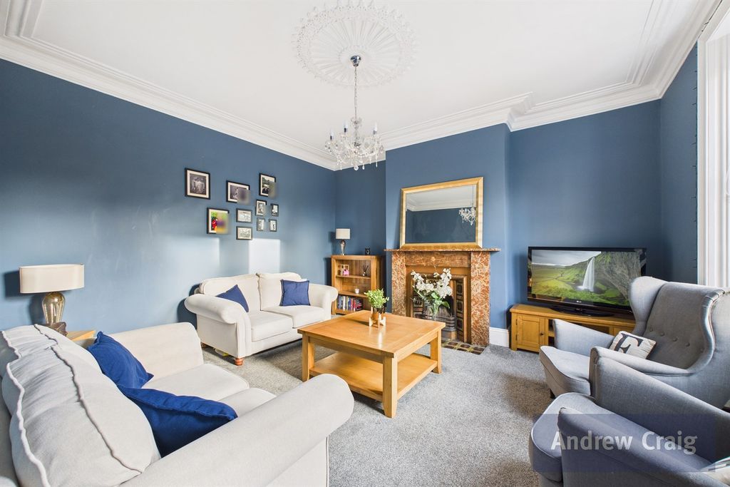 Property photo 2 of 17 Lounge