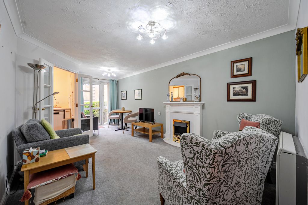 Property photo 2 of 17 1431912-20-69B93d...