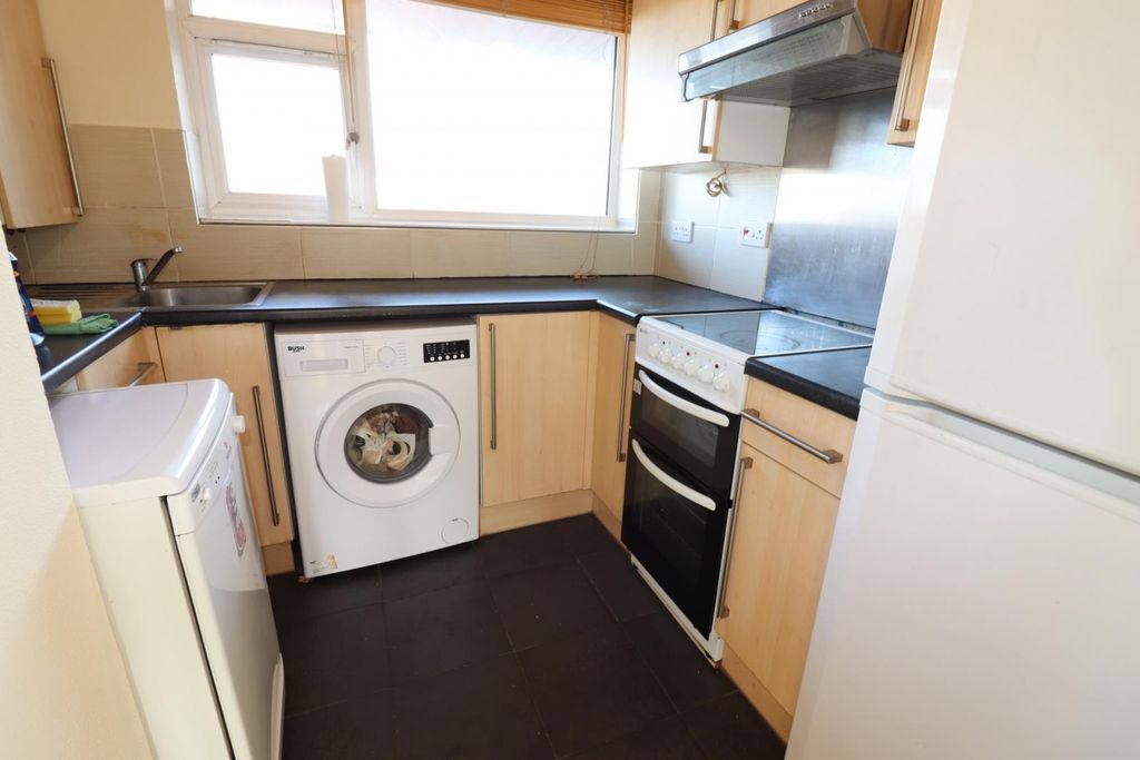 Property photo 2 of 8 2 Bedroom Flat For Rent