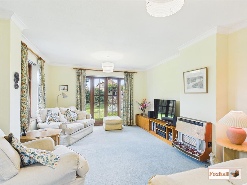 Property photo 2 of 26 Lounge