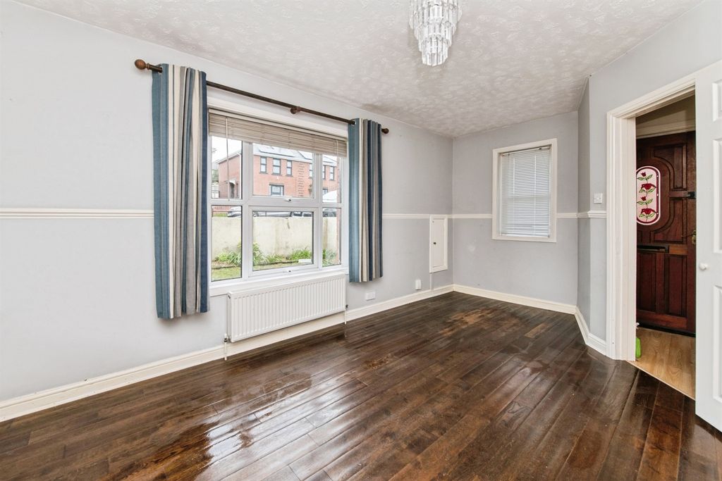 Property photo 3 of 18