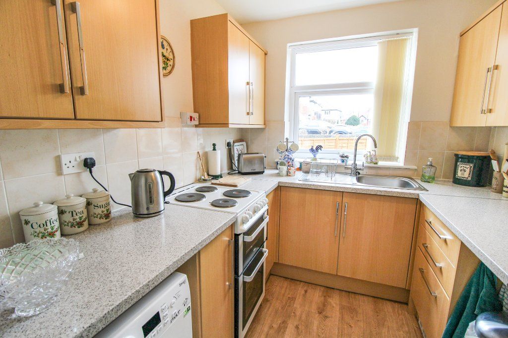 Property photo 3 of 10 Kitchen