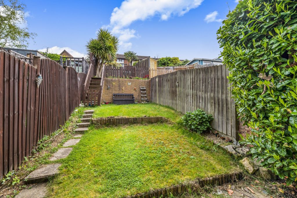 Property photo 2 of 27 Garden