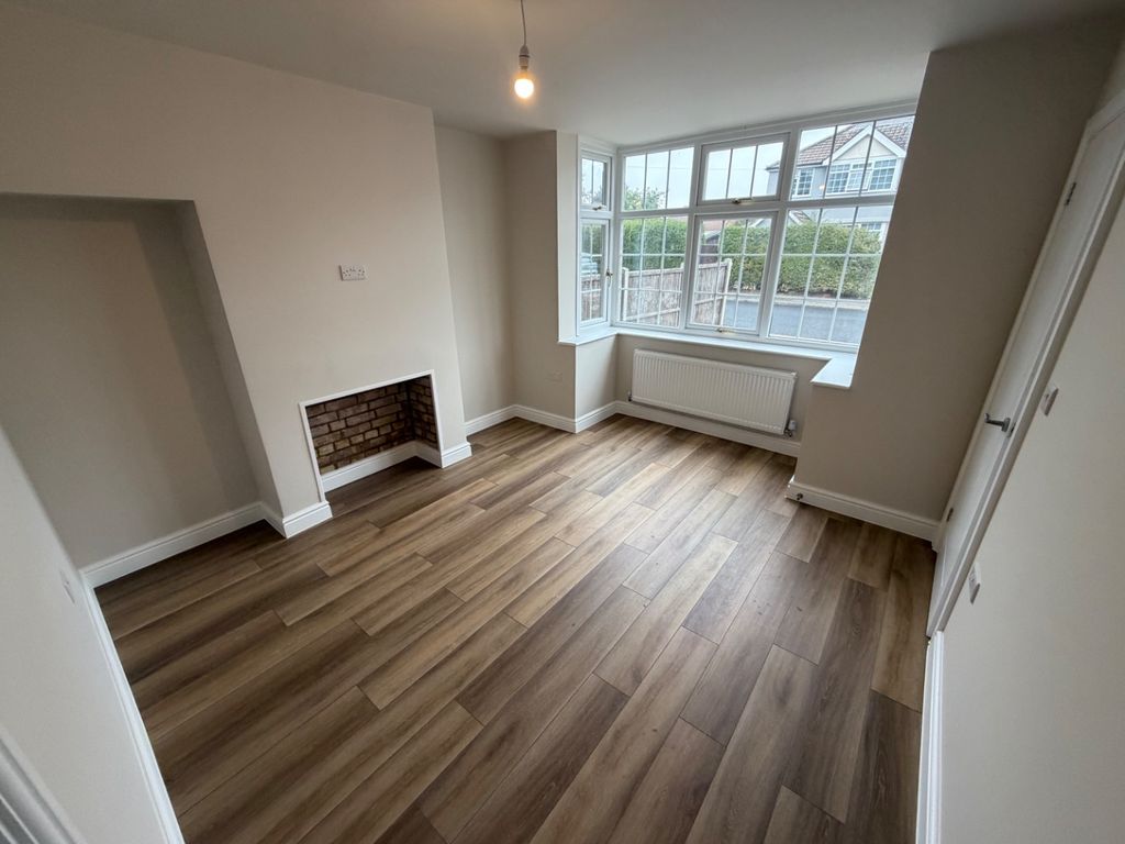 Property photo 3 of 7 5896503