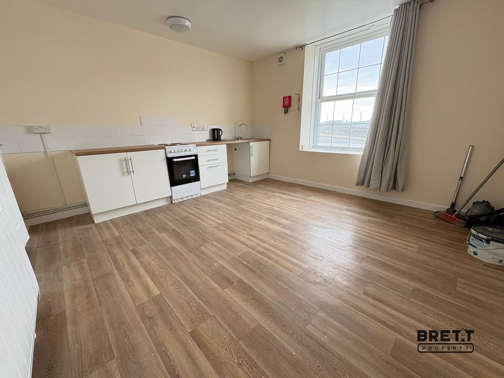 Additional image 7 of 6 bed flat for saleVictoria Road, Milford Haven, Pembrokeshire. SA73