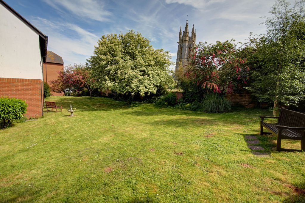 Property photo 2 of 11 Communal Garden