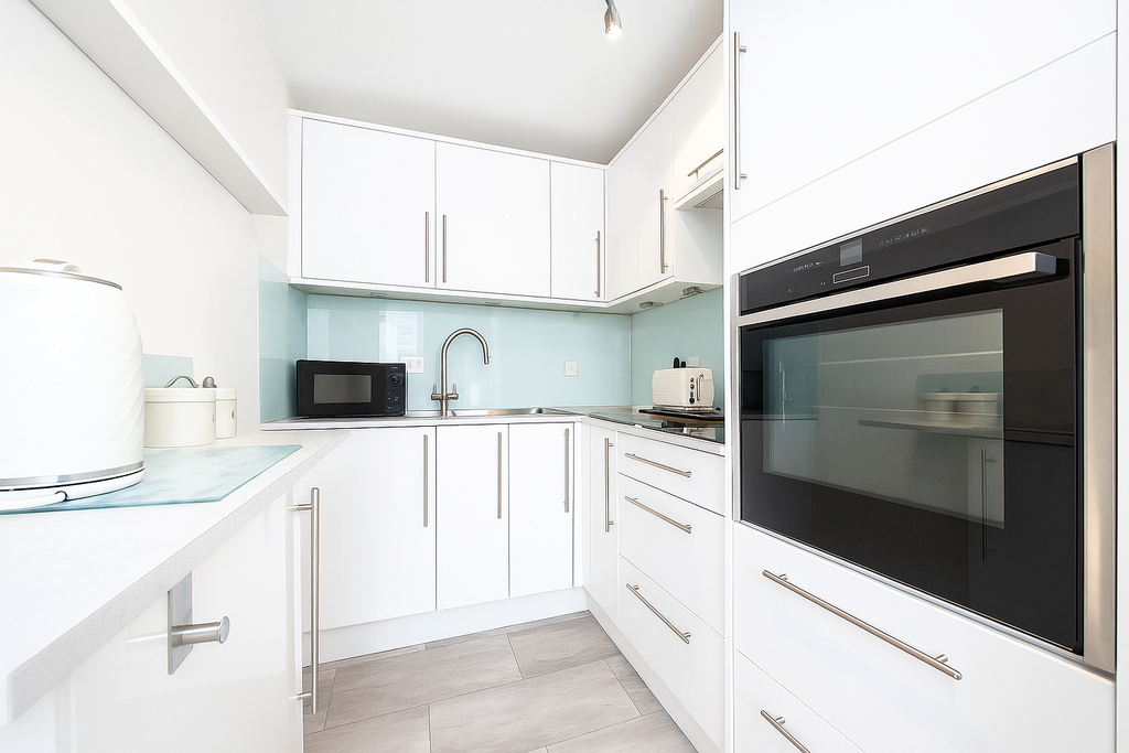 Property photo 3 of 7 Kitchen