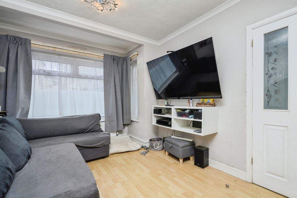 Property photo 2 of 18