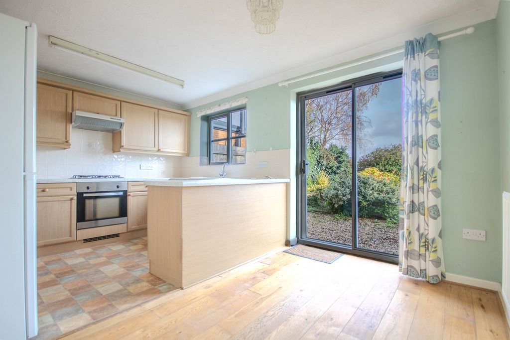 Property photo 2 of 33