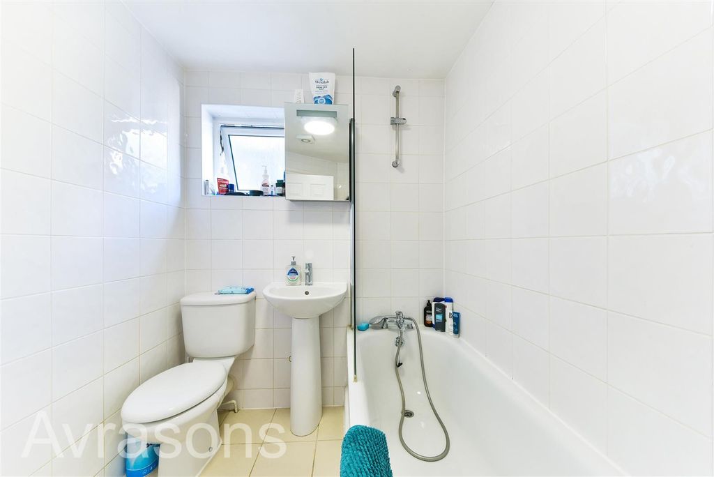 Property photo 2 of 9 Bathroom