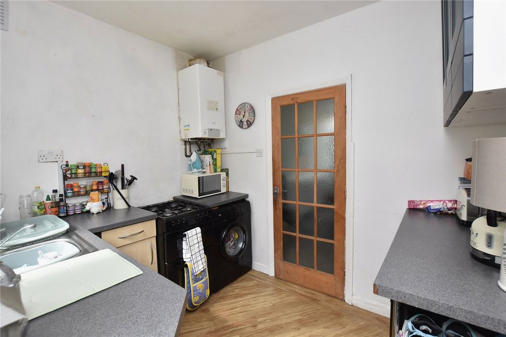 Property photo 3 of 16 Kitchen