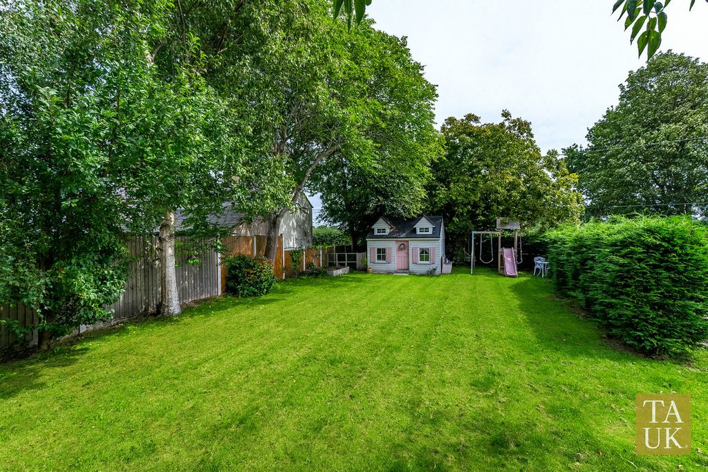 Property photo 2 of 40
