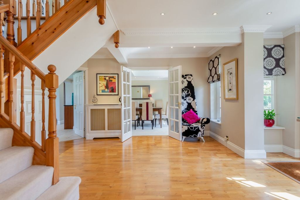 Property photo 2 of 19