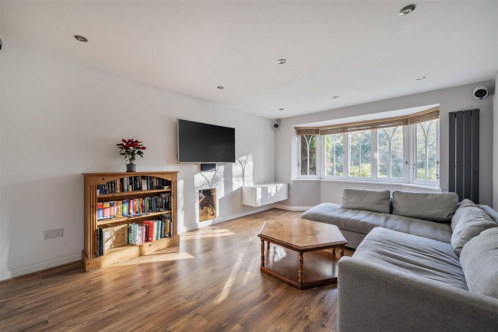 Property photo 2 of 24 1380870-26-6930548c0c8B8.Jpg