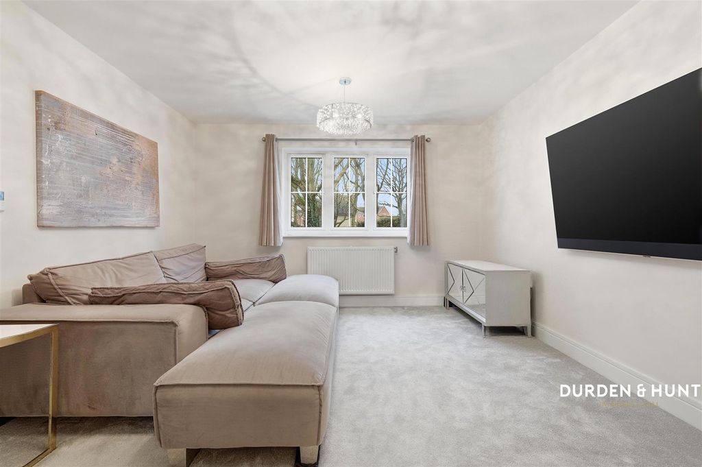 Property photo 3 of 24 Birnam Crescent