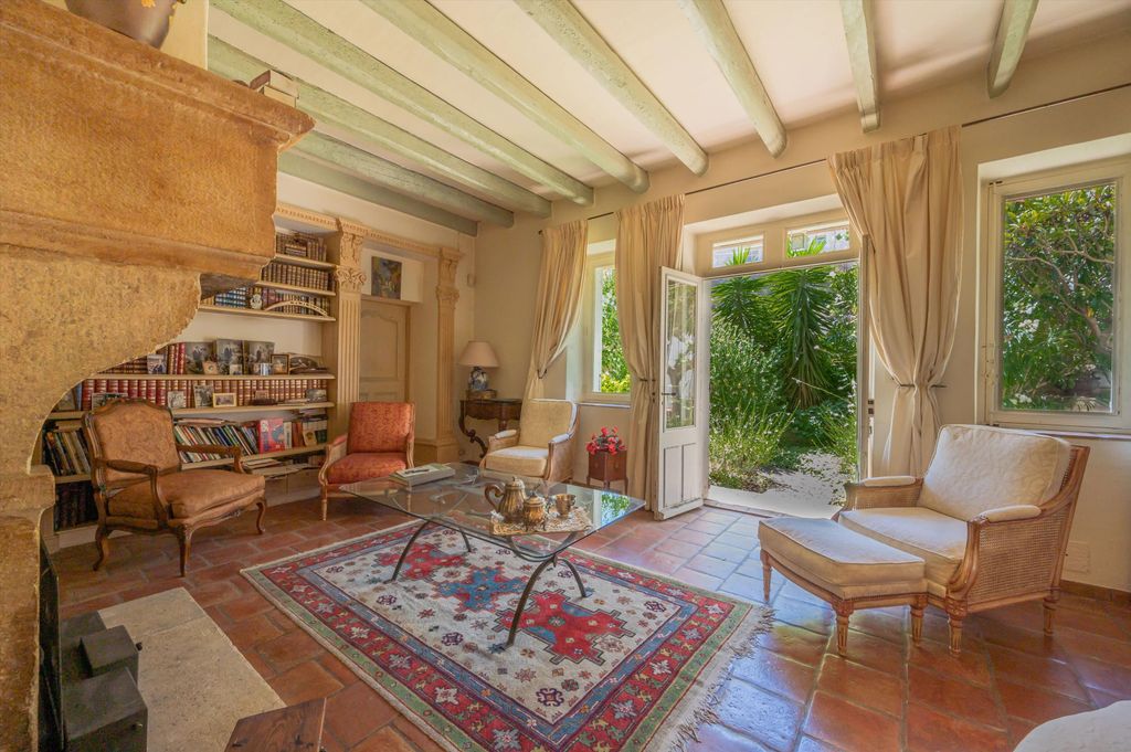 Property photo 2 of 18 Image