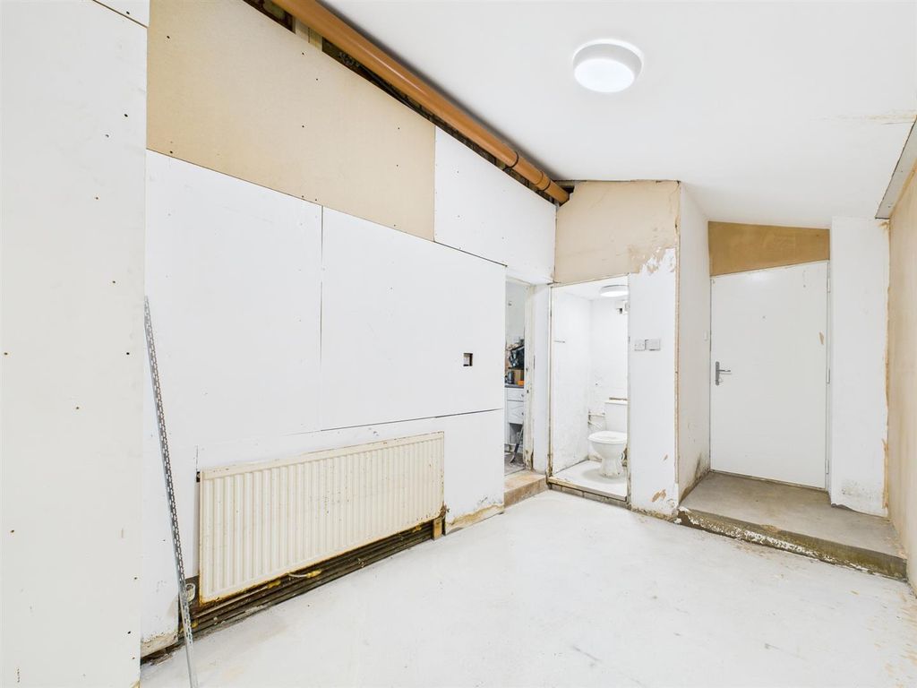Property photo 2 of 41 Cam03604G0-Pr0131-Still007.Jpg