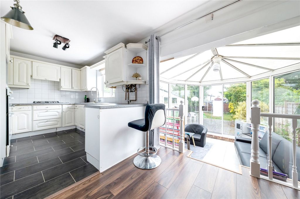 Property photo 3 of 16 Kitchen/Conservatory