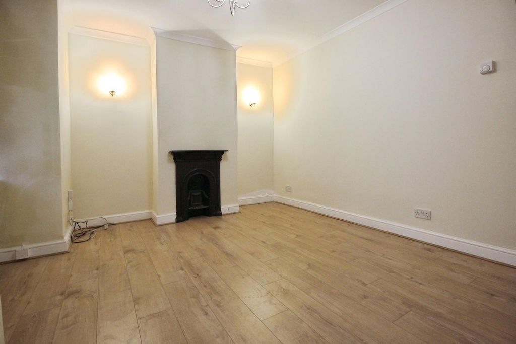 Property photo 3 of 17 B064B479-Lounge 20v2.Jpg