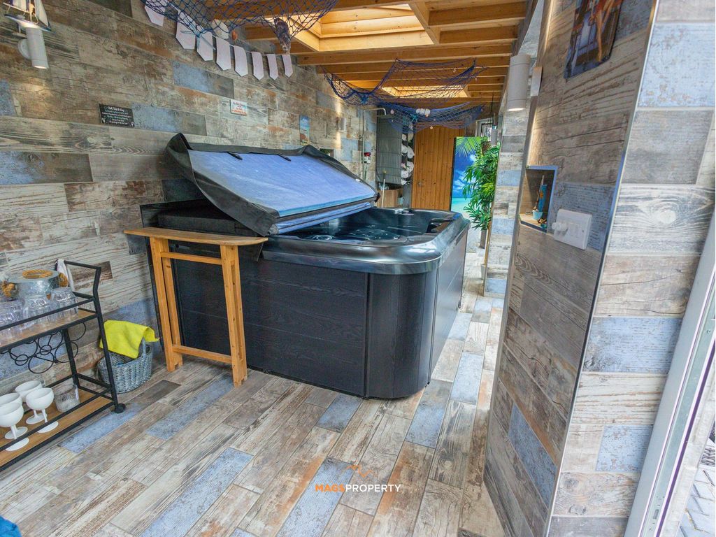 Property photo 2 of 25