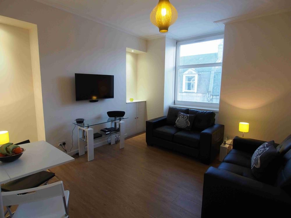 Property photo 1 of 6 Lounge