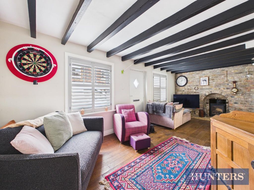 Property photo 3 of 13 Lounge Alt