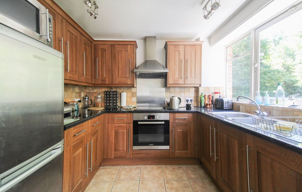 Property photo 3 of 16 Picture No. 10