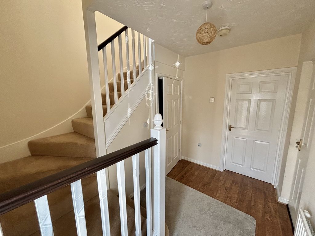 Property photo 3 of 12 Entrance Hall