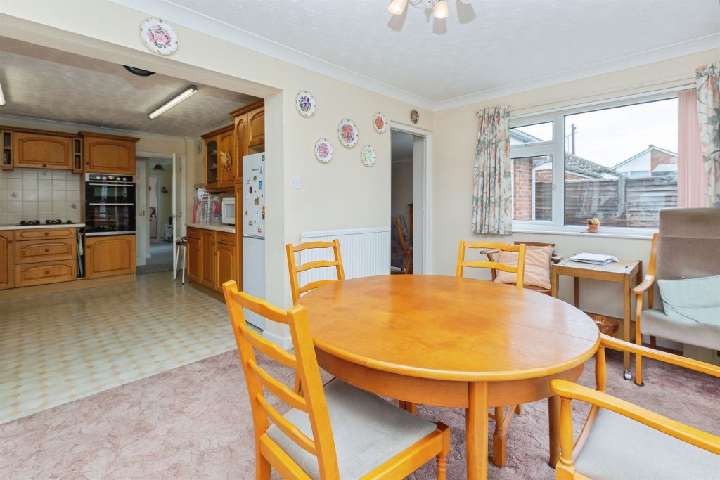 Property photo 2 of 26