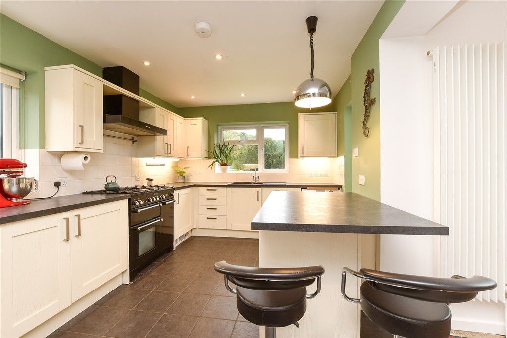 Property photo 3 of 16 Kitchen