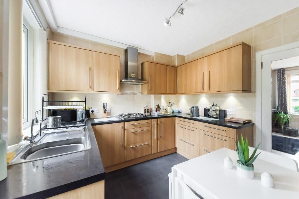 Property photo 3 of 22 Dining Kitchen