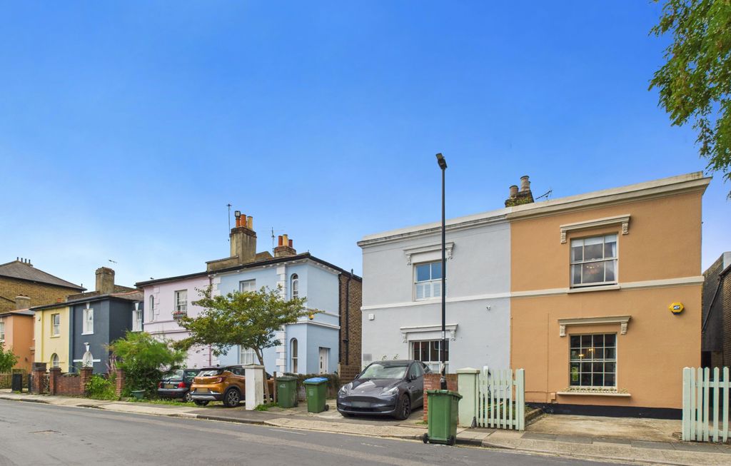 Property photo 1 of 18