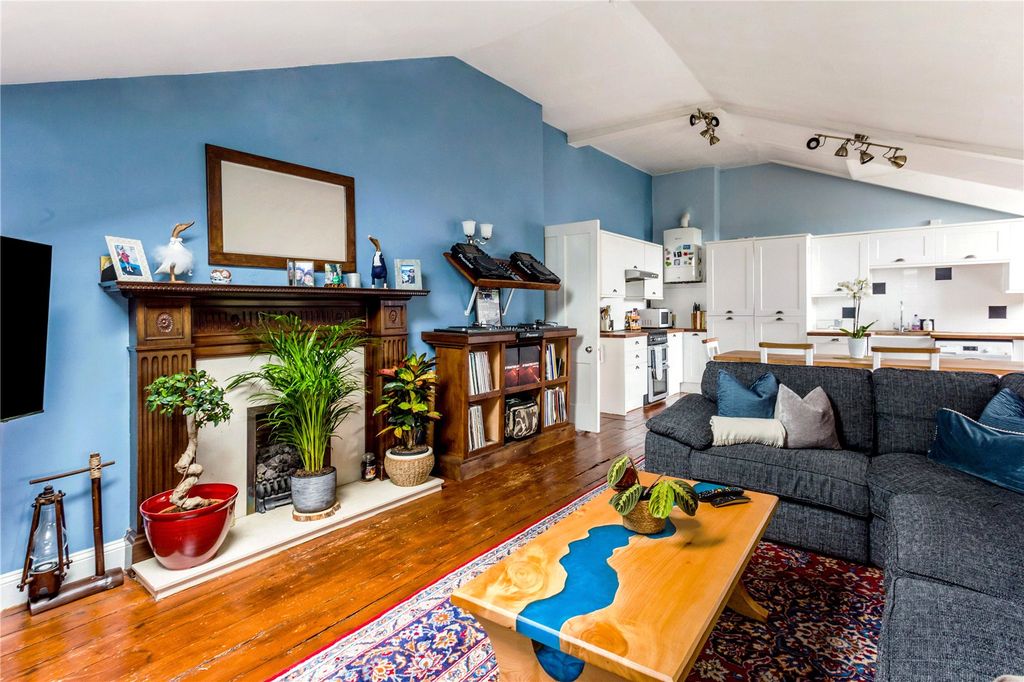 Property photo 3 of 10 Sitting Room