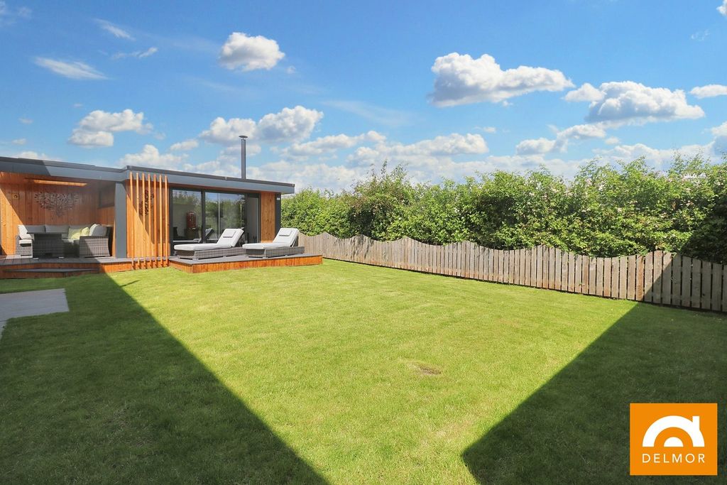 Property photo 2 of 32