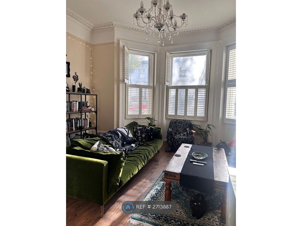 Property photo 1 of 7 Living Room