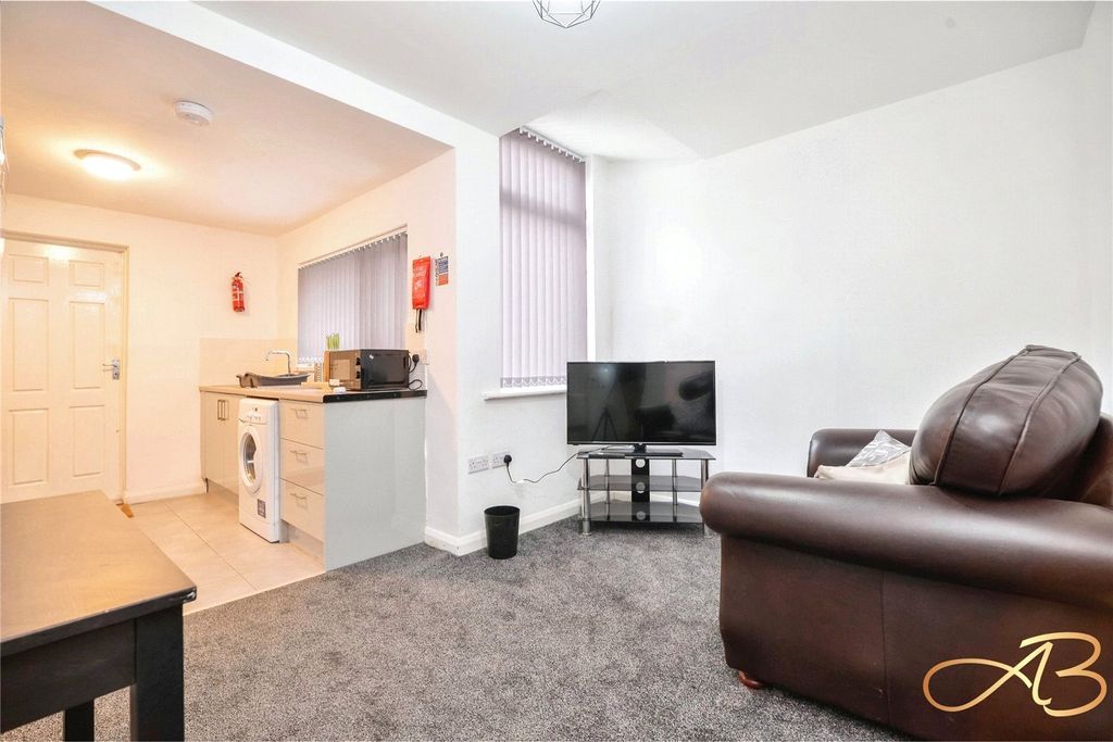 Property photo 3 of 4 Living Room